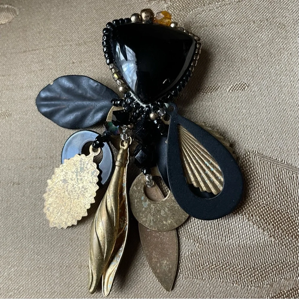 Vintage Onyx Brass Chipita Clip on earrings - Picture 7 of 8
